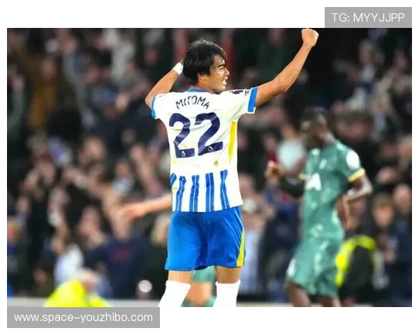 日本球员三笘薰续约布莱顿，周薪翻倍拒巴黎高薪邀请