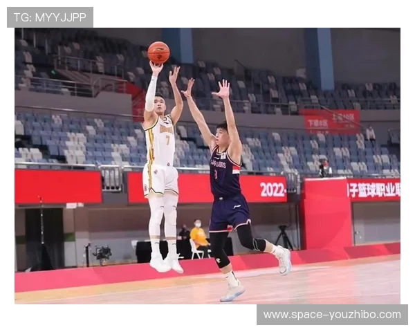 山西球迷高呼“防守”，主场气氛助球队逆转